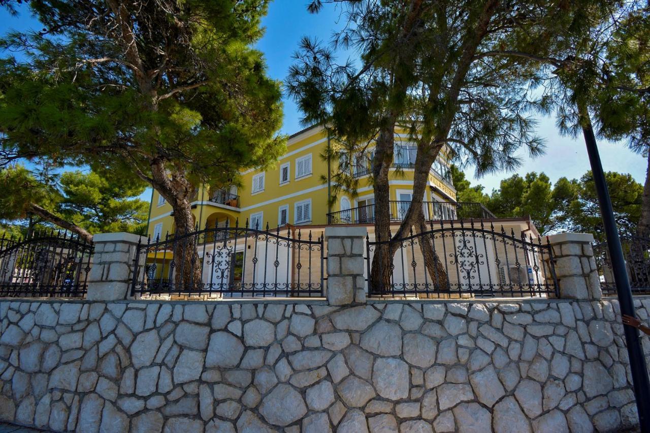 Apartment 10 In Villa Petrac Banjol Exterior photo